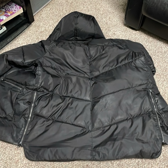 Derek lam puffer jacket with zip sides and 4 pocket front - Picture 12 of 12